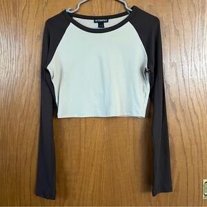Two toned cropped brown long sleeve!